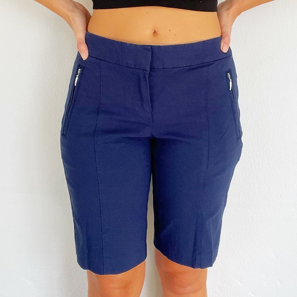 IZOD Golf blue zip pocket stretch performance Bermuda style shorts size 2